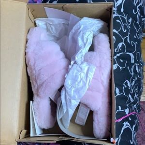 Size 3 kids shoes Light pink Ugg slide